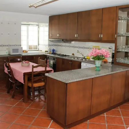 Casa Do Mogadouro Guest house Mesquitela