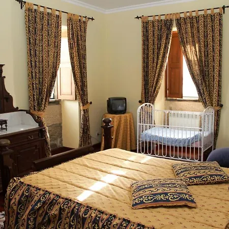 Casa Do Mogadouro Guest house Mesquitela